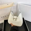 Weiße Halbmond Handtasche mit silberner Metallschleife und Kettenriemen im Trend - Weiß