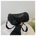 Bolso bandolera cilíndrico negro retro con textura de mármol y correa ancha - Negro