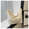 Sac bandoulière minimaliste en nylon crème avec détails plissés, cordon et grande capacité - Blanc Cassé