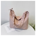 Sac fourre-tout en nylon rose clair avec bretelles plissées et texture nuageuse - Rose