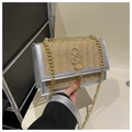 Handgewebte Strohtasche mit silbernem Rand und goldener Ketten-Schulterriemen - Silber