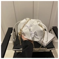Weiße Eimertasche aus PU mit Satin-Schleifen und goldener Kette für Damen - Weiß