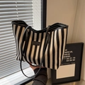Borsa tote minimalista in tela a righe bianche e nere con manici in pelle nera - Nero