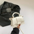 Mini borsa beige a tracolla con dettaglio cinturino e manico superiore per donne - Bianco