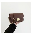 Minimalistische donkerbruine leren schoudertas met gouden slot en kettingriem - Bruin