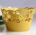 Dettaglio del bordo per torta in oro lucido con eleganti motivi floreali traforati - 5cm / Oro