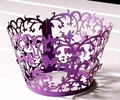 Détail de la caissette à cupcake violette découpée au laser avec motif floral en dentelle - Violet foncé