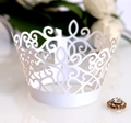 Dettaglio di pirottini per cupcake in pizzo bianco tagliati al laser con decori eleganti - Bianco