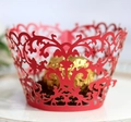 Détail macro de caissette à cupcake rouge découpée au laser avec motifs de dentelle élégants - 5cm / Rouge Perlé