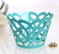 Lichtblauwe lasergesneden cupcake wrappers met kantpatroon voor stijlvolle desserttafel - Wintertaling Blauw