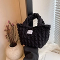 Schwarze Handtasche mit Bubble-Struktur, LOVE FASHION Label und modischem Design - Schwarz