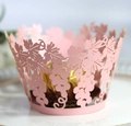 Pirottino rosa tagliato al laser con decoro a uva intorno a un cioccolatino dorato - Rosa