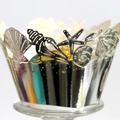 Eleganter silberner lasergeschnittener Cupcake-Wrapper mit Muscheln und Meeresmustern - Reflektierendes Silber