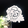 Eleganti segnaposto a forma di rosa bianca tagliata al laser per tavoli e bicchieri - Bianco
