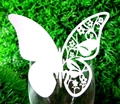 Eleganti segnaposto a farfalla bianca per bicchieri con intricati disegni floreali laser - Bianco