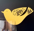 Marque-place oiseau jaune découpé au laser avec motif dentelle pour verres de mariage - Or