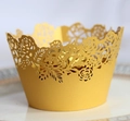 Elegante pirottino per cupcake dorato tagliato al laser con trame di rose traforate - 5cm / Oro