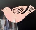 Marque-place oiseau rose découpé au laser avec ailes ajourées pour verre à vin - Rose