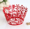 Elegante rode lasergesneden cupcake wrappers met bloemenkant voor bruiloft decoraties - Parelrood