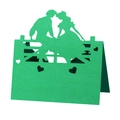 Elegante segnaposto 3D verde smeraldo tagliato al laser con silhouette di coppia e cuori - verde scuro