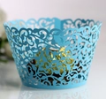 Hellblaue lasergeschnittene Muffinhülle mit Rankenmuster für elegante Dessertdekoration - 5cm / Himmelblau