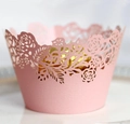 Pirottini per cupcake rosa tenero tagliati al laser con delicati motivi floreali di rose - Rosa