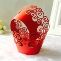 Dettaglio del pirottino per cupcake rosso tagliato al laser con motivi a nuvola su pelliccia - 5*5*8CM / Rosso Perlato