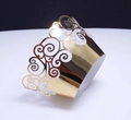 Detailliertes lasergeschnittenes Wolkenmuster auf goldenen Cupcake-Förmchen für Hochzeiten - 5cm / Reflektierendes Gold