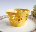 Detaillierte lasergeschnittene Muffinhülle aus Perlpapier mit Love-Herz-Motiv in Gold - Gold