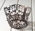 Caissettes à cupcakes découpées au laser marron foncé avec décor de vigne européenne - café