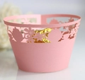 Dettaglio del pirottino rosa tagliato al laser con motivi di teiera e fiori decorati - 5cm / Rosa
