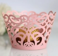 Dettaglio di pirottini per cupcake rosa tagliati al laser con eleganti motivi a vite - 5cm / Rosa