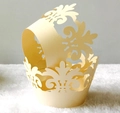 Caissettes à cupcakes ivoire découpées au laser avec motifs de couronne européenne - 5cm / Étoile Crème Bijoux