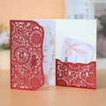 Invitation de mariage rouge découpée au laser avec caractère Fu et motifs floraux - Paillettes Rouge Vif (Ensemble Complet)