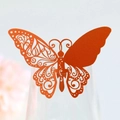 Détail du marque-place papillon orange découpé au laser avec finition nacrée - Bronze Antique