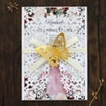 Élégant faire-part de mariage découpé au laser avec papillon doré et carte florale - Blanc