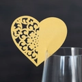 Marque-place cœur doré ajouré au laser avec motifs de vigne pour verres de mariage - Doré
