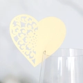 Marque-place cœur découpé au laser blanc crème sur bord de verre pour mariage - Platine