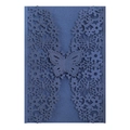 Détail d'une invitation de mariage bleu marine découpée au laser avec motif papillon perlé - Bleu Magique