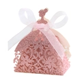 Detalle de caja de regalo vestido princesa rosa brillante con calados láser y lazo de cinta - Rosa