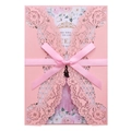 Rosa lasergeschnittene Hochzeitseinladung mit floraler Spitze und Satinband-Schleife - Rosa