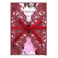 Invitation de mariage élégante bordeaux découpée au laser avec ruban et motif floral - Rouge foncé