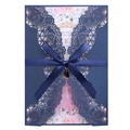 Invito a nozze blu navy tagliato a laser con nastro di raso e inserto floreale - Blu magico