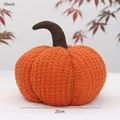 Zucca lavorata a maglia arancione con stelo marrone, decoro autunnale da 25 cm - Stile in Maglia Arancione Grande (QD24B607)