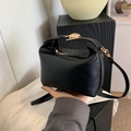 Petit sac carré noir chic avec motif gaufré rich rabbit et fermoir doré élégant - Noir