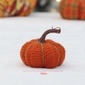 Citrouille décorative tricotée orange avec tige en bois et marquage de 10 cm - Style Grosse Maille (QD22B505) / 4 Pouces