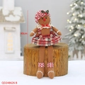 Pupazzo di pan di zenzero con gonna a quadretti per decorazione natalizia su legno - Donna in Piedi Media (QD24B626 B)