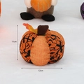 Oranje en zwart gestreepte stoffen pompoen met herfstbladeren, maat 11 cm x 12 cm - Spinnenweb Patroon (T1230118) / 5 Inch