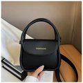 Bolso trapezoidal negro minimalista con logo amarillo y elegante correa de hombro ancha - Negro