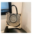 Detail der PVC- und Leinentasche mit geometrischem Sonnendruck und gewebten Seilgriffen - Stil 3 (Geometrische Sonne)
